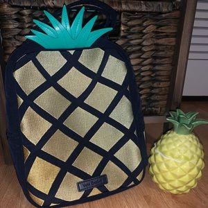 BRAND NEW CUTE VERA BRADLEY PINEAPPLE LUNCHBOX! 🍍